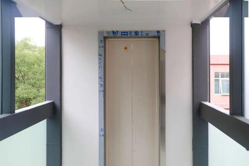 石景山某小區(qū)老樓電梯增設(shè)工程進(jìn)入收尾階段，居民“一鍵直達(dá)”生活指日可待